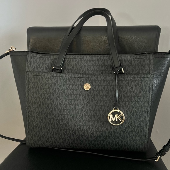 Michael Kors Black Signature Tote Bag & Wallet - Picture 3 of 8